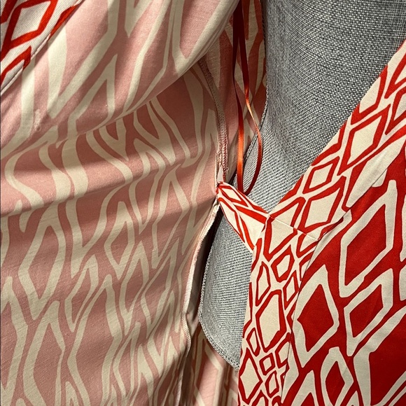 DVF NWOT Silk Burnt Orange Cream Geometric Midi Wrap Dress, Size L 12/14 - Picture 10 of 15